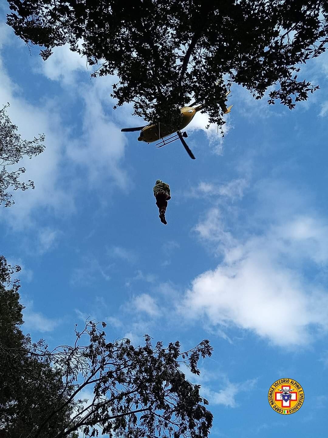 5 ottobre 2022. Grammatica ( Corniglio -PR). Cadece si procura dei traumi durante battuta di caccia.