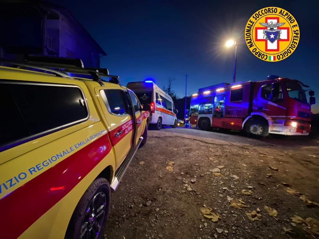 23 novembre 2023. Monchio di Felina (Castelnovo n&egrave; Monti - RE). Auto finisce in scarpata.