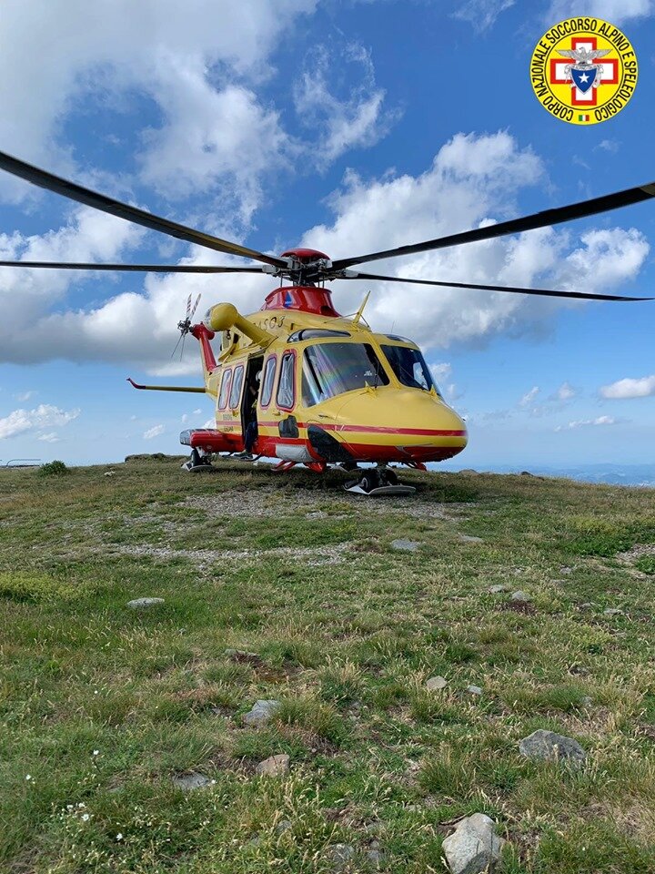 3 agosto. Sasso del Morto - Monte Cusna RE. Malore su sentiero. Intervento del Soccorso Alpino ed elisoccorso toscano.