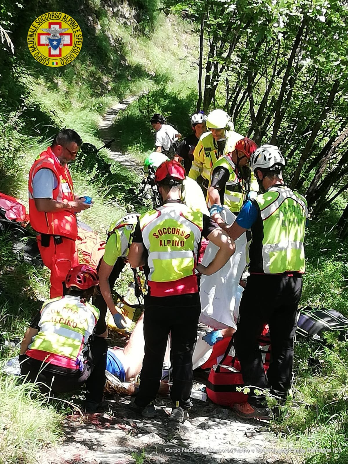 23 giugno 2019. Biker ferito su sentiero recuperato e soccorso dall'elisoccorso e dai tecnici del CNSAS.