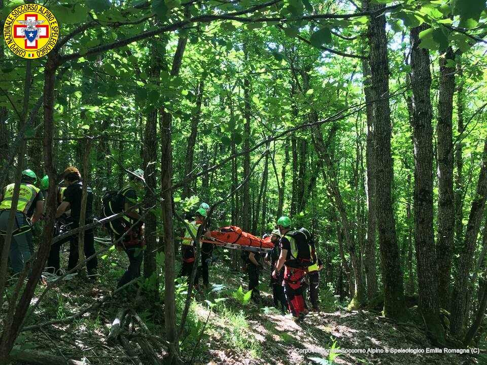10 giugno 2018. Pievepelago (MO). I tecnici del Corpo Nazionale del Soccorso Alpino impegnati in simulazione di soccorso.