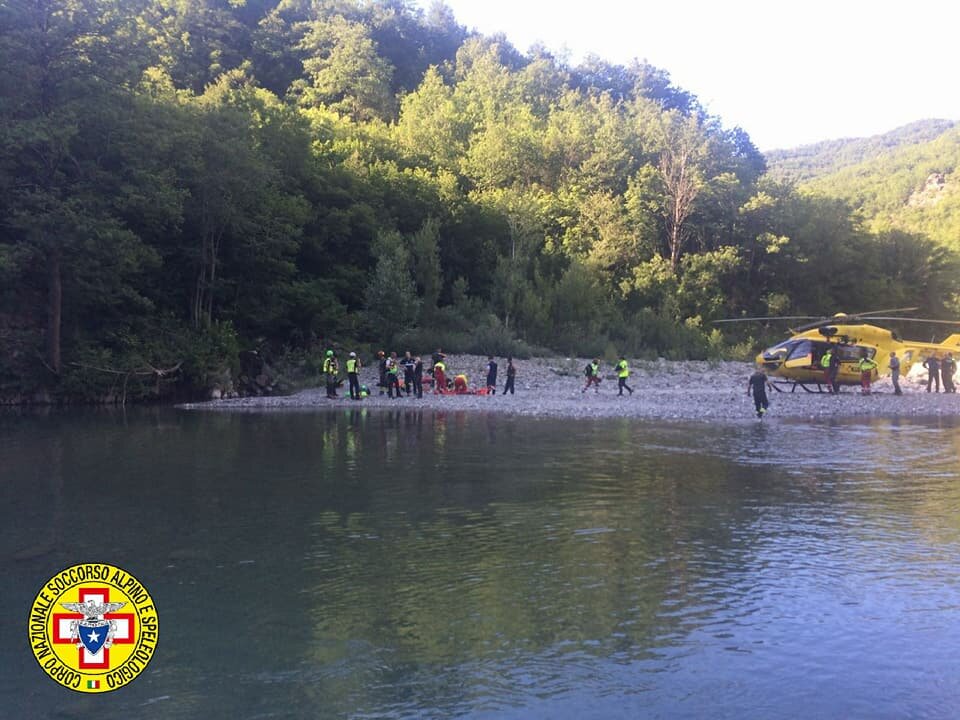 15 giugno 2018. Salsominore (Ferriere -Pc). Fungaiolo scivola in un dirupo. Raggiunto e trasportato all'Ospedale in elicottero.