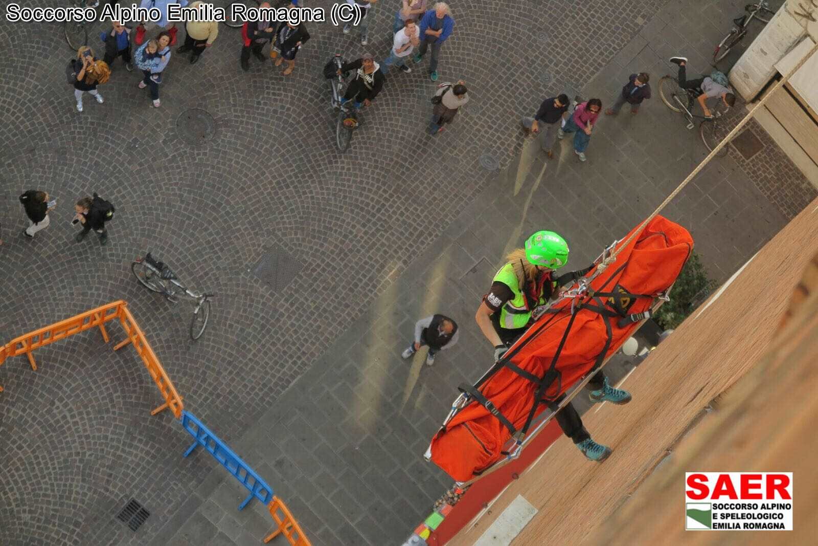 30 settembre 2017 - FERRARA - Il Soccorso Alpino e Speleologico Emilia Romagna alla Festa Internazionale 2017