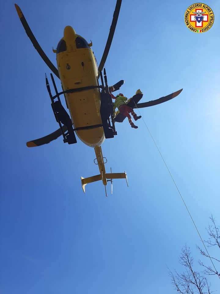 21 marzo 2023. Camugnano (BO). Agricoltore si ribalta con il mezzo agricolo: interviene il soccorso Alpino.