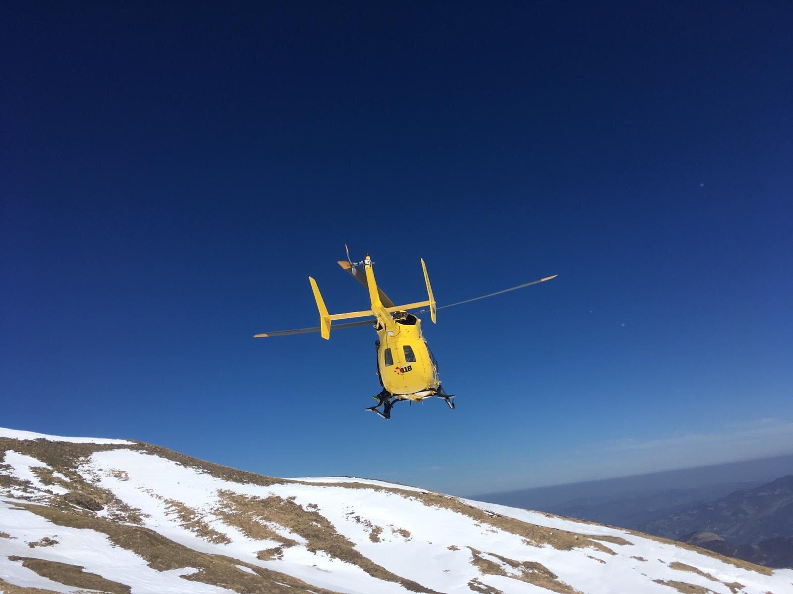 30 maggio 2019. Corno alle Scale (BO). Soccorso Alpino ed elisoccorso portano in salvo escursionisti.
