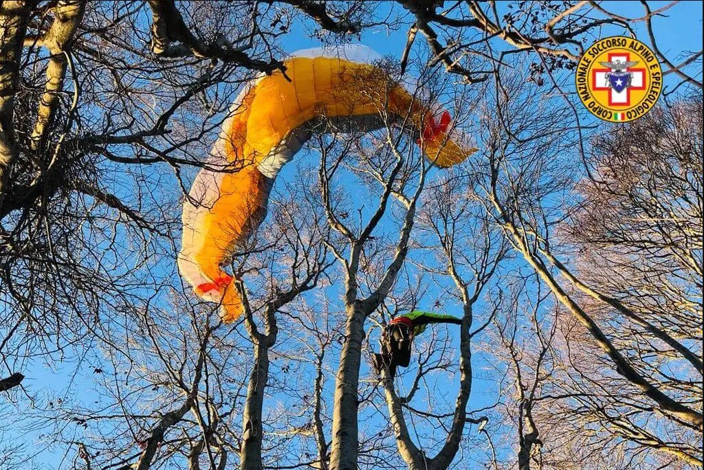 16 agosto 2025. Monte la Piazza ( Cimoncino - MO). Incidente con parapendio.