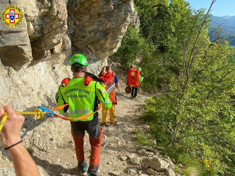 27 maggio 2021. Pietra di Bismantova (Castelnovo Monti - Re) Donna infortunata ad un arto inferiore.