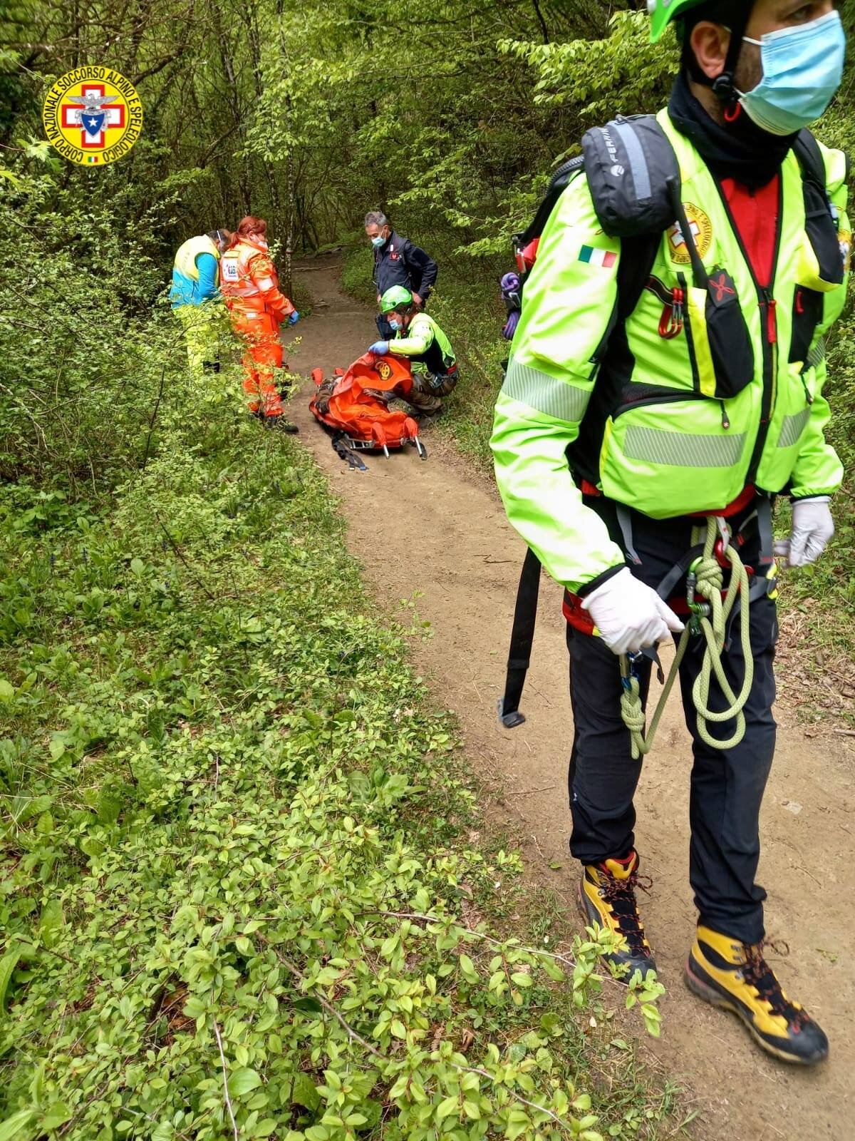 8 maggio 2021. Cade durante escursione e si procura un trauma ad una gamba. Soccorso dopo una notte nel bosco.