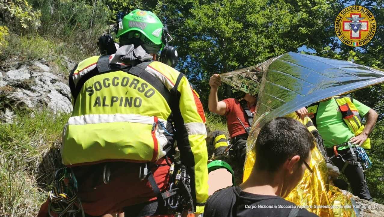 11 settembre 2019. Cava della Sabbia Tornolo (PR). Fungaiolo si ferisce scivolando in un fosso.