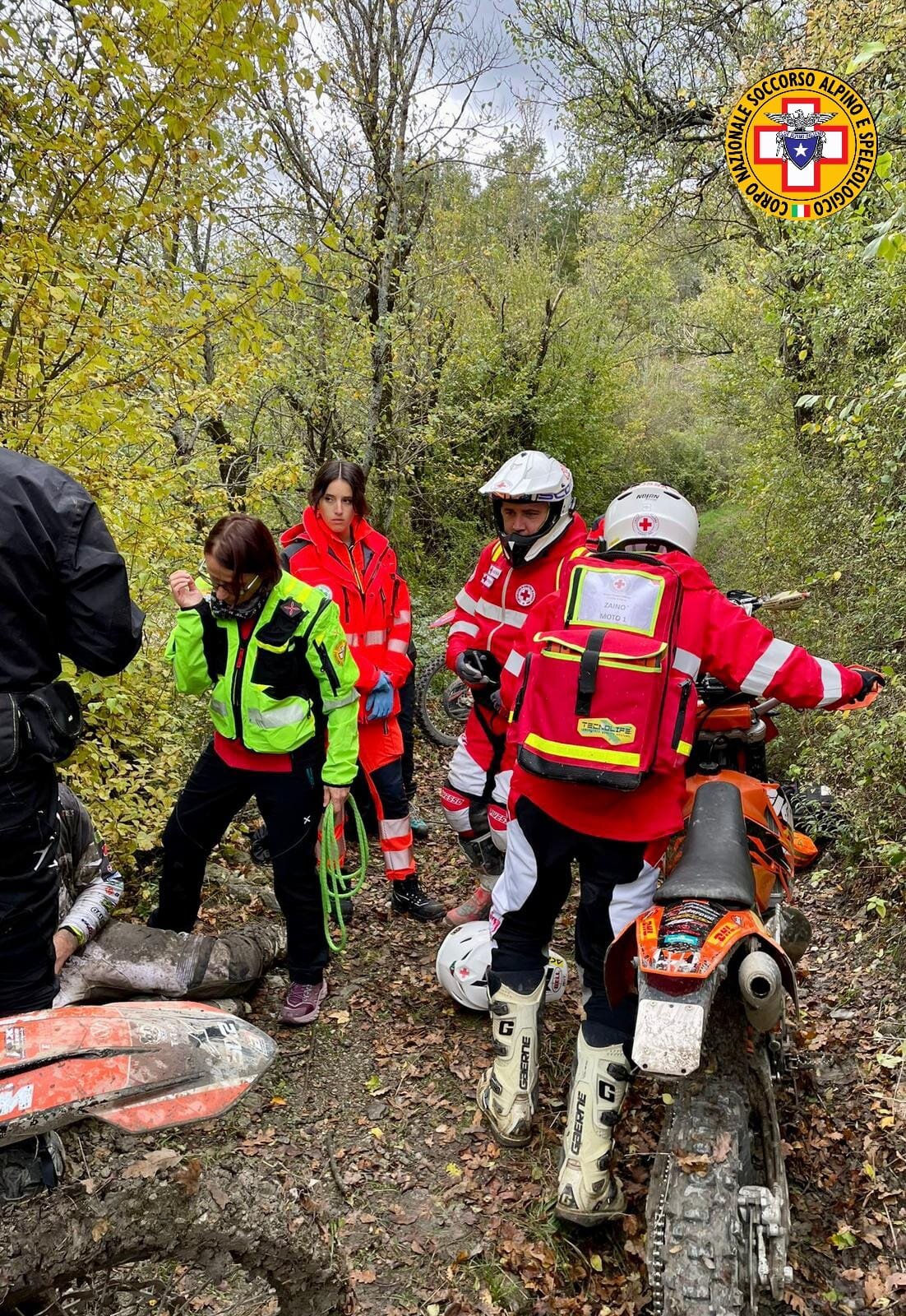 29 ottobre 2023. Cervarezza Terme (RE). Due soccorsi durante l'assistenza all'evento regionale Enduro Emilia Romagna FMI