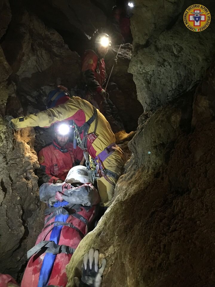 A SCUOLA DI SOCCORSO SPELEOLOGICO
