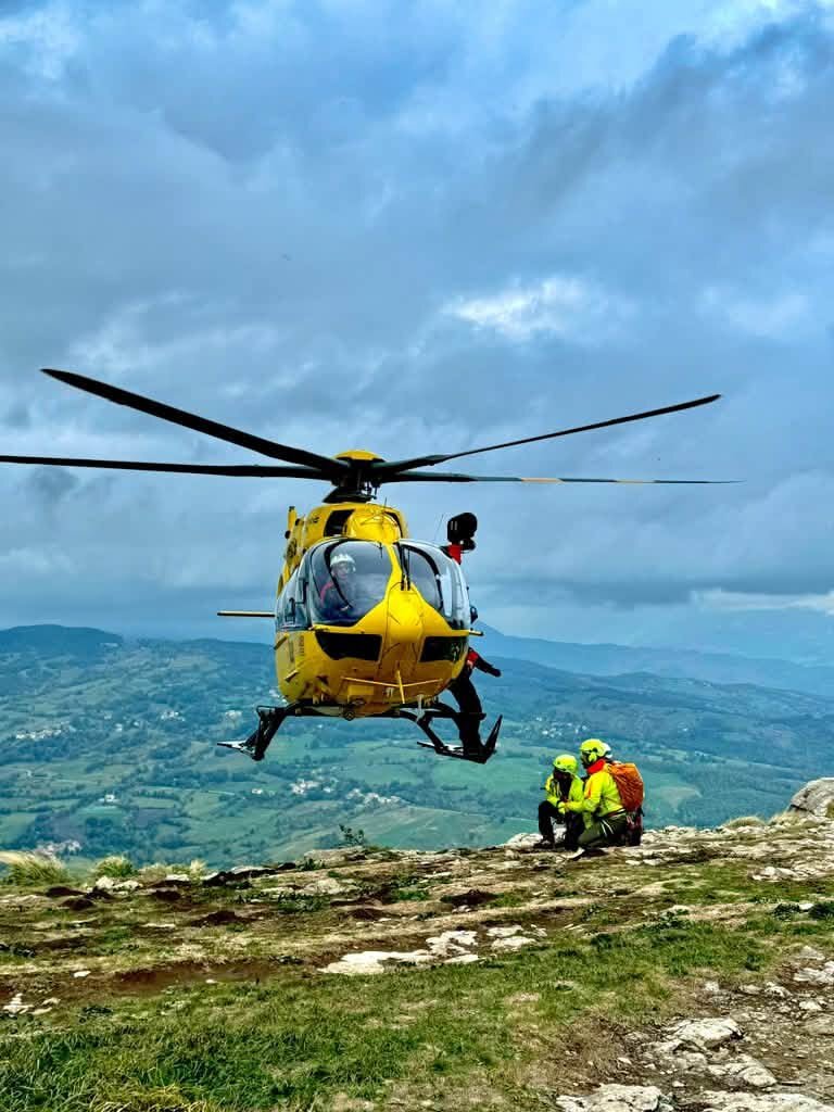Settimana di esercitazioni per il personale dell'elisoccorso alla Pietra di Bismantova (RE). Settimana di esercitazioni per il personale dell'elisoccorso alla Pietra di Bismantova (RE).