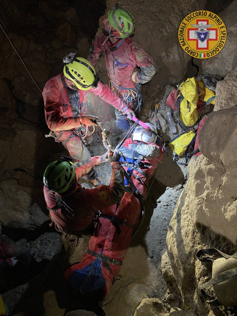 20 novembre 2021. Abisso G.B Morning (Castelnuovo- Brisighella -RA). Addestramento della XXII Delegazione speleo in ambiente ipogeo.