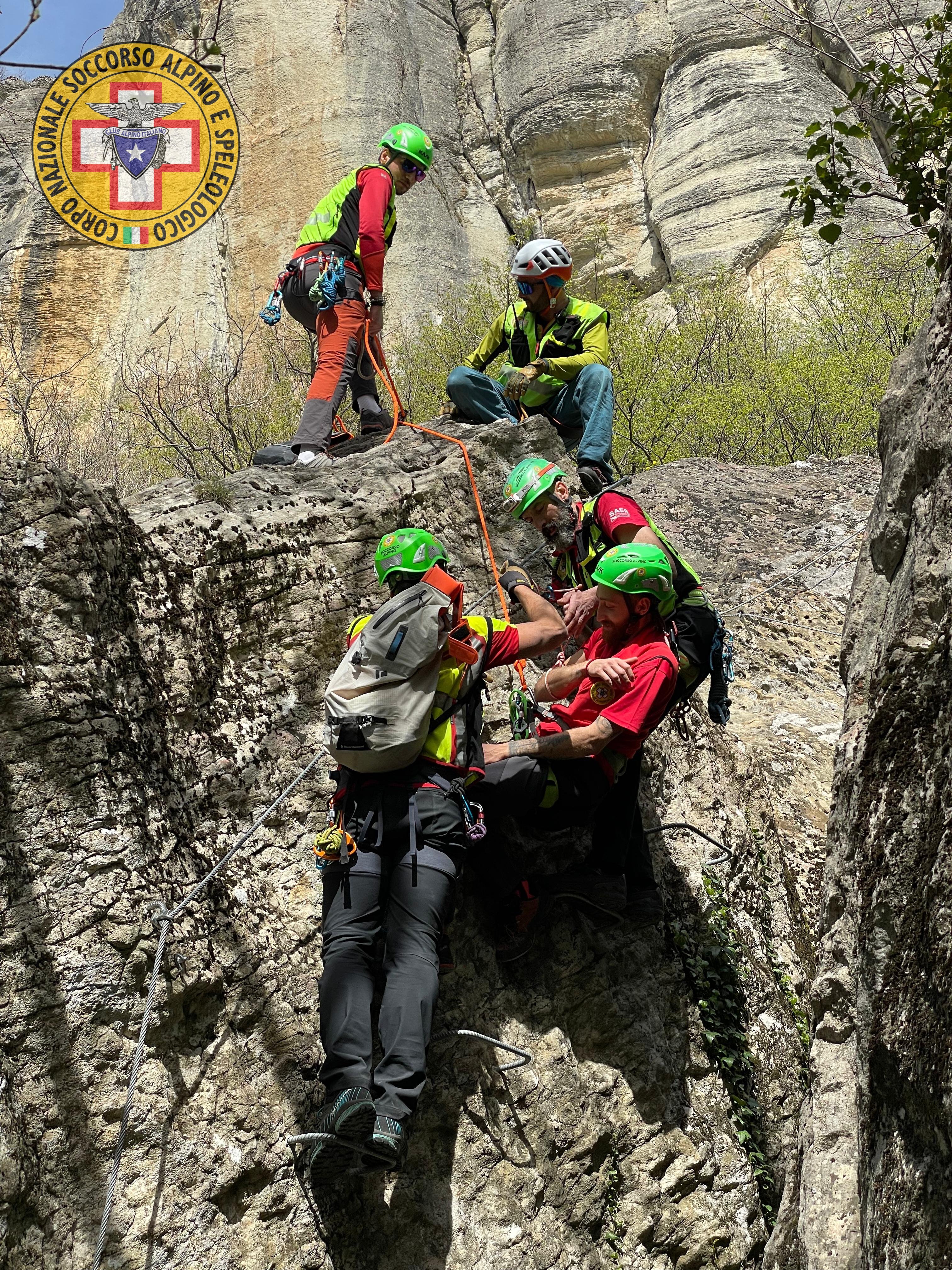 6 e 7 aprile 204. Bismantova (Castelnovo n&egrave; Monti - RE). Corso Teorico-pratico di Basic Trauma Life Support. Intense giornate di fomatizione per i tecnici delle stazioni Monte Orsaro e Monte Cusna