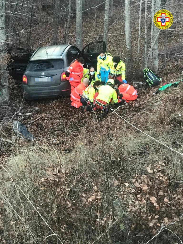 20 novembre 2021. Riolunato (MO). Esce di strada con l'auto.