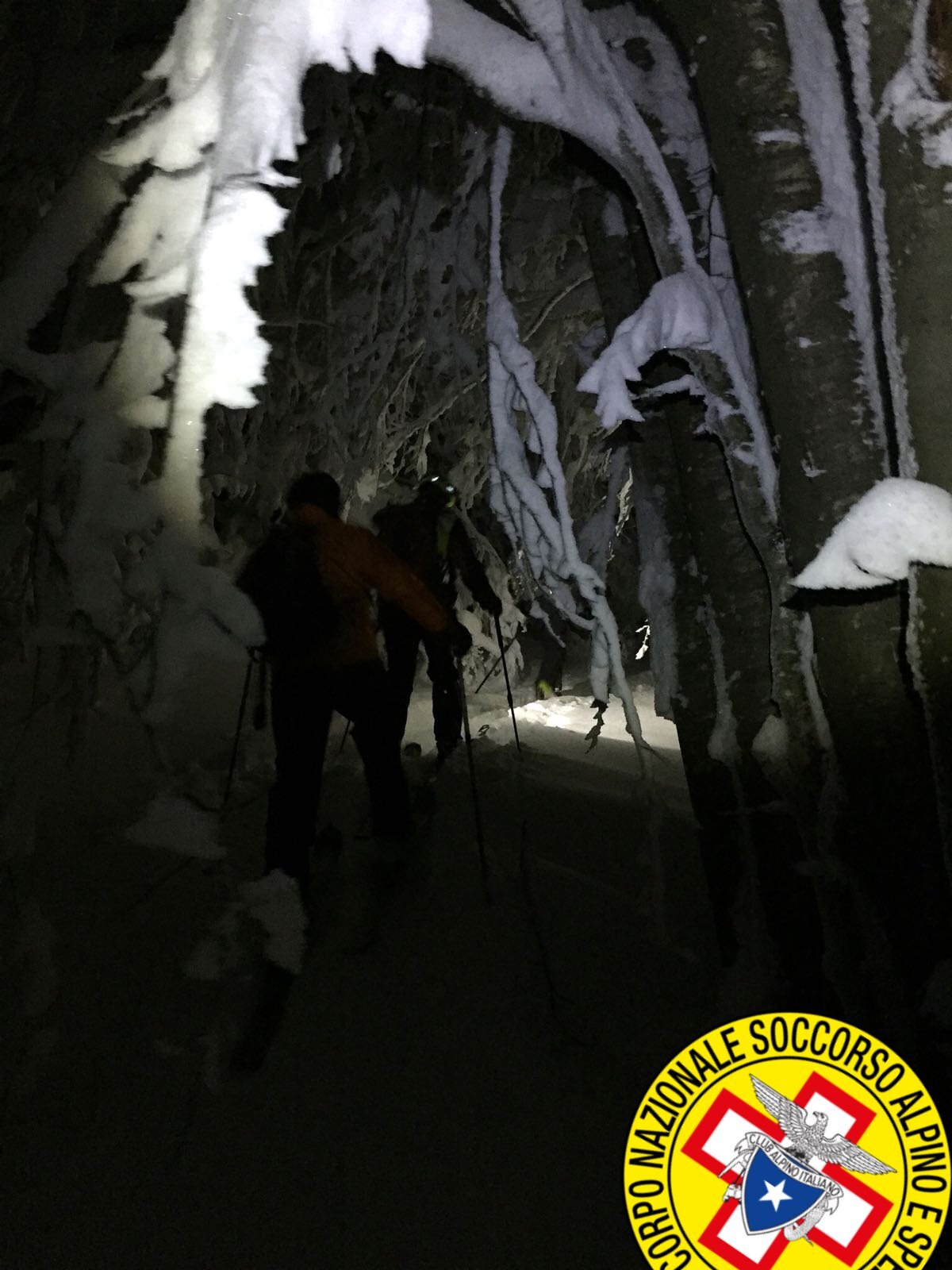 10 marzo 2018. Eremo di Gamogna (FI). Recuperati due escursionisti in difficolt&agrave;. Operazioni congiunte dei tecnici toscani e romagnoli del Soccorso Alpino.