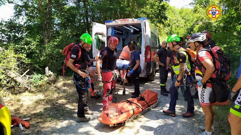 3 agosto 2019. Cade dalla bicicletta su un sentiero nel bosco
