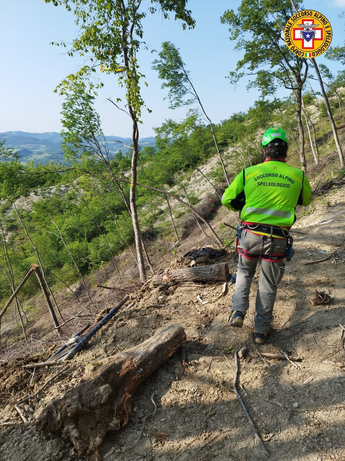 29 maggio 2023. Rocca San Casciano (FC). Si ribalta con il trattore nel bosco.