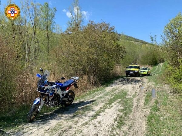 16 aprile 2022. Marzeno - Brisighella (RA). Cade con la moto da enduro durante una escussione nei boschi.