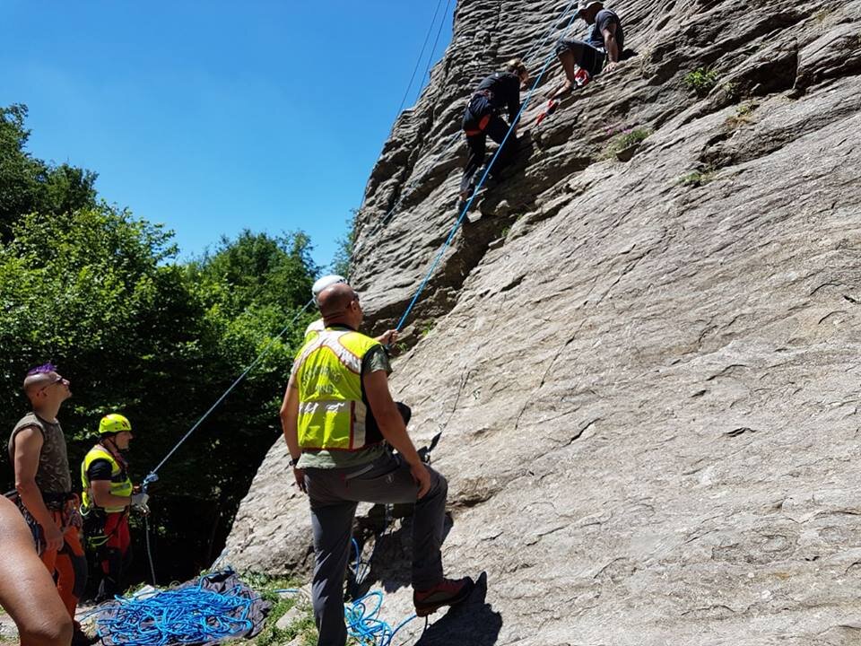 Pietra di Bismantova (Castelnovo ne Monti &ndash; RE). Cade durante l&rsquo;arrampicata. Recuperato e consegnato all&rsquo;ambulanza dal Corpo Nazionale di Soccorso Alpino e Speleologico.