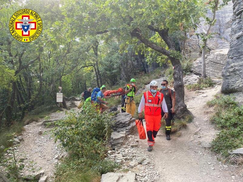 25 agosto 2020. Pietra di Bismantova (Castelnovo Monti -Re). Escursionista cade sul sentiero .