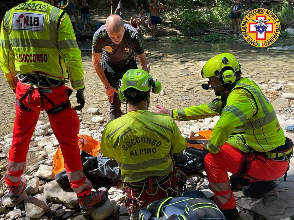 30 luglio 2023. Cascata della Grotta Urlante (Premilcuore,FC). Soccorso ragazzo caduto da una paretre rocciosa.