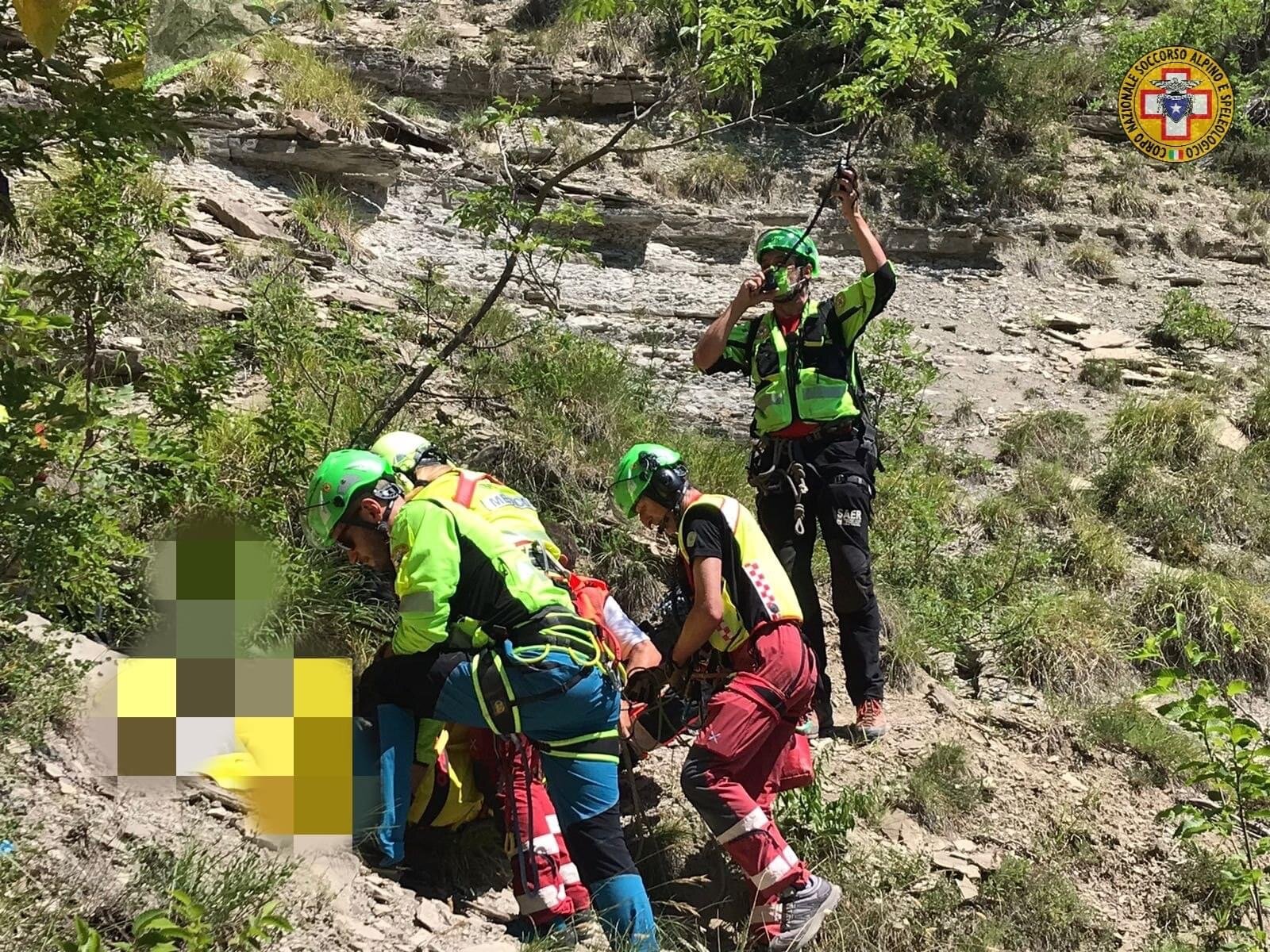 18 giugno 2022. Passo dei Mandrioli (FC) - Motociclista cade in una scarpata.