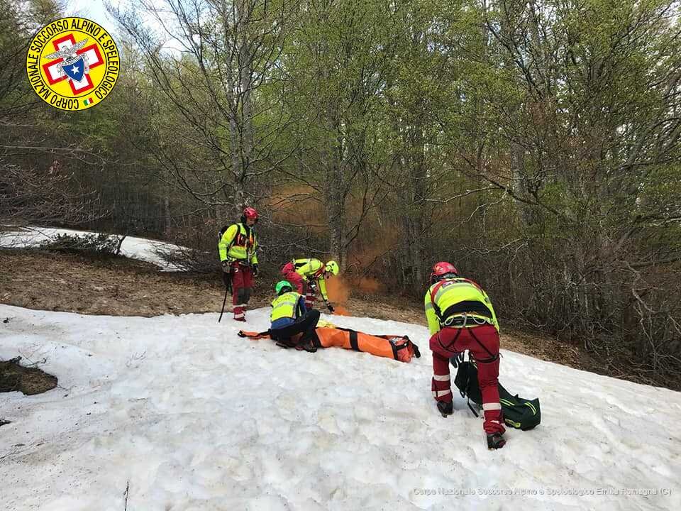 29 aprile 2018. MONTE Cusna (Re)- Due interventi in contemporanea per le squadre territoriali ed Elipavullo. Portate in salvo tre persone.