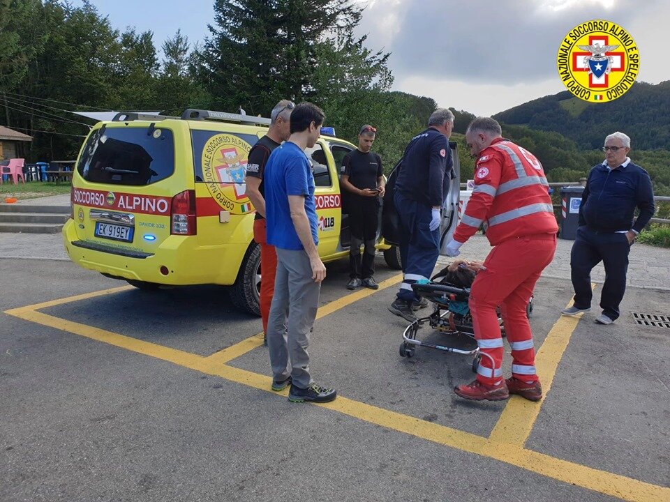 15 agosto 2019. Sorgenti del Secchia (RE) Si procura un trauma su sentiero, interviene il soccorso alpino