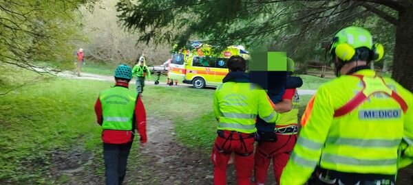 15 settembre 2024. Capanna di Lago Scuro (Corniglio - Pr) Escursionista infortunata ad un arto inferiore.