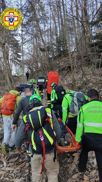 19 marzo 2022. Rovinosa caduta di un biker sulla pista di downhill nella pineta di Loiano.