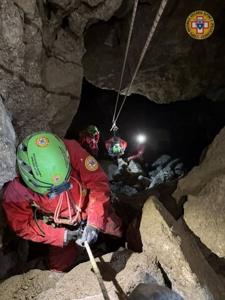 10 maggio 2025. Parco dei Gessi Bolognesi e Calanchi dell'Abbadessa. Esercitazione Scuola Tecnici alla Grotta PPP.