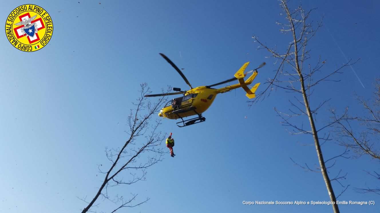 18 agosto 2018. Monte Cusna (Re). Donna si frattura la caviglia: recuperata da Elipavullo.