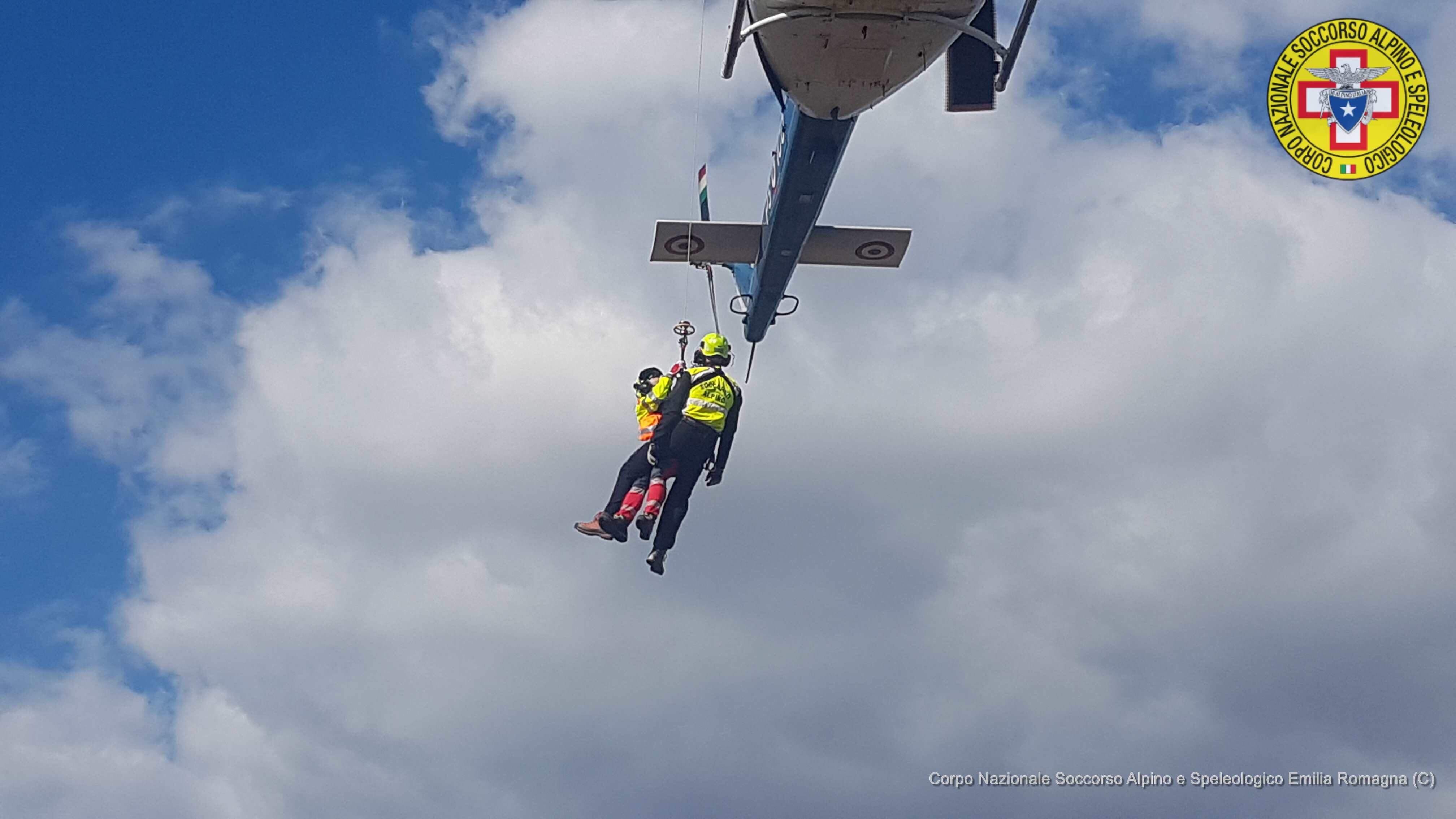 8 marzo 2019. Addestramento aeronautico presso il 3&deg; Reparto Volo della Polizia di Stato di Bologna per i tecnici e sanitari del Corpo Nazionale del Soccorso Alpino.