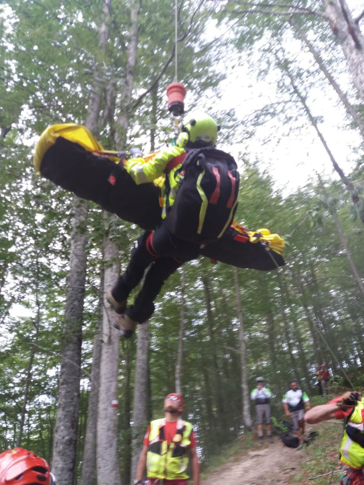 22 luglio 2018. Campigna, Santa Sofia (FC). Soccorsa Ragazza infortunatasi mentre percorreva sentiero in mountain bike.
