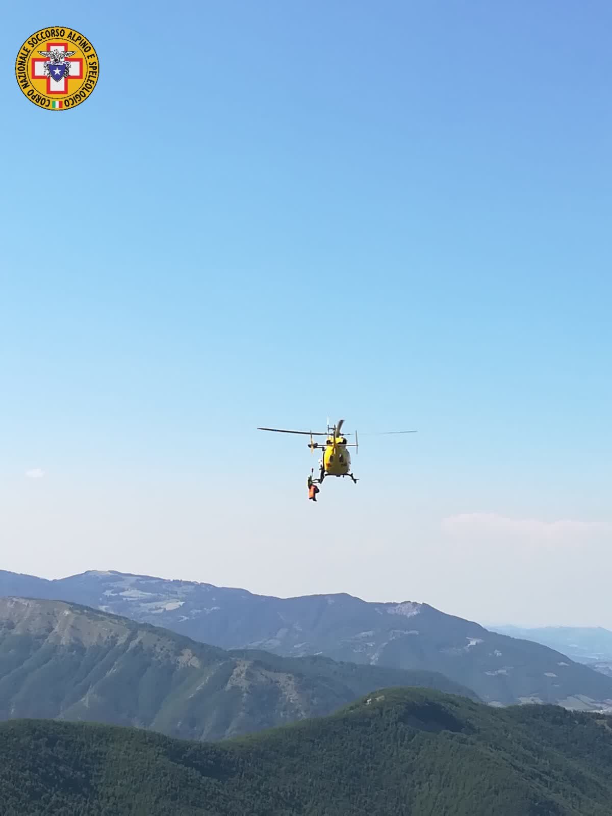 24 luglio 2019. Cabelli Zerbale - Santa Sofia (FC). Si ferisce sul greto del fiume, Elisoccorso e Soccorso Alpino in azione.