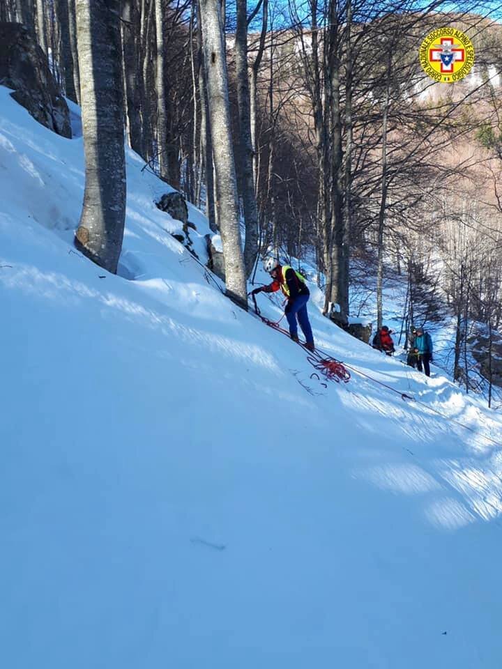 15 febbraio 2021. Bloccati dal ghiaccio a Lago Santo parmense.