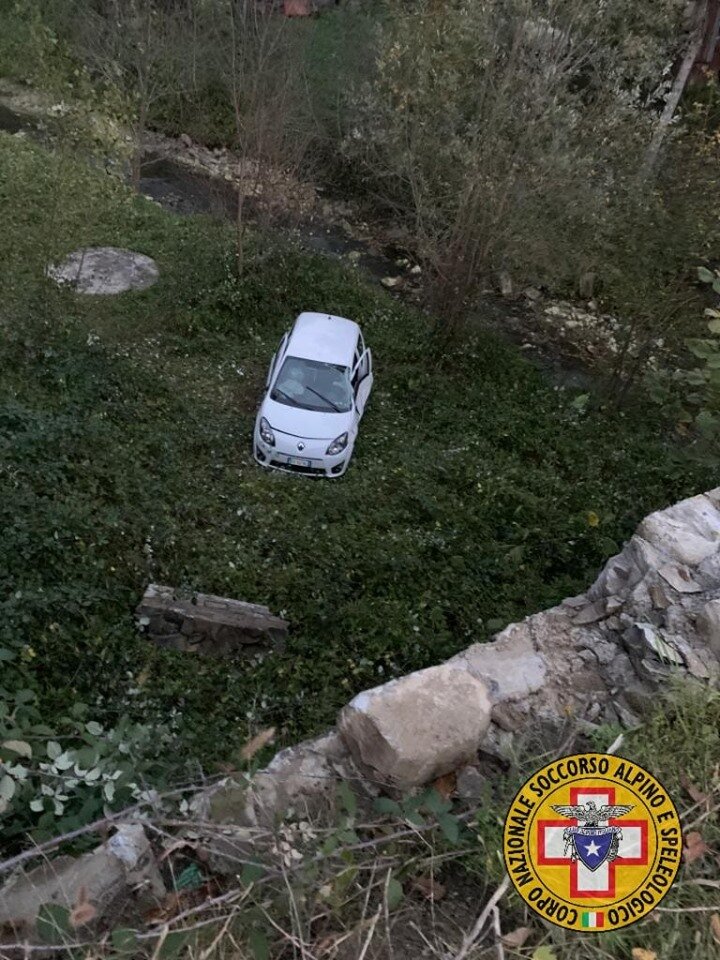 28 ottobre 2019. Cade con l'auto dal ponte: soccorsa a Brandola