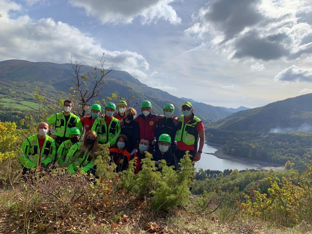 23 e 24 ottobre 2021. Granaglione (BO). I Tecnici del SAER si addestrano nelle manovre di gestione del paziente traumatizzato in ambiente impervio ed ostile.