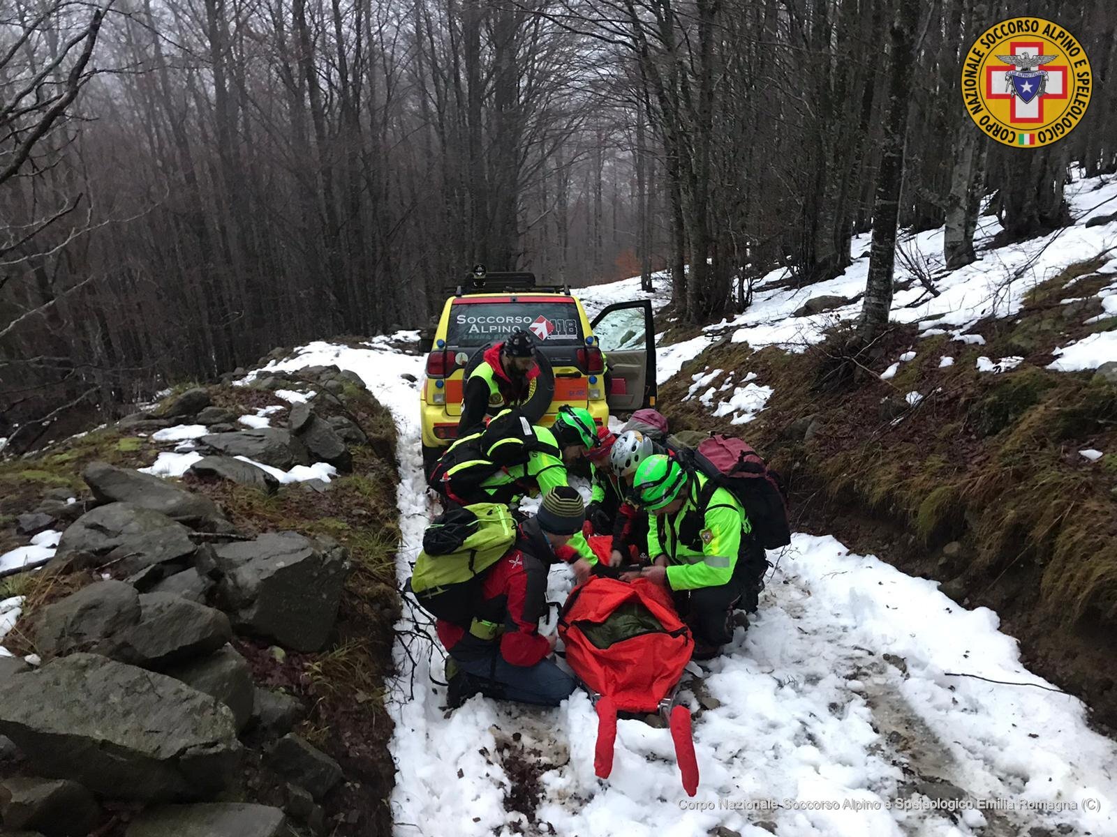 24 novembre 2019. Rifugio Riopascolo (Ventasso-RE). Escursionista si sente male; trasportato a valle dal SAER.