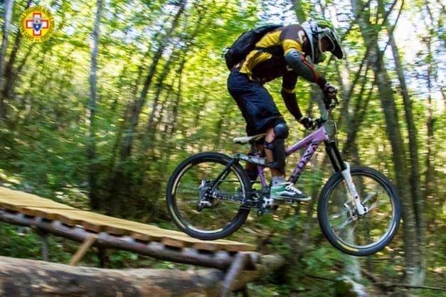 13 giugno. Casanova d'Alpe (FC). Cade con la mountain bike.