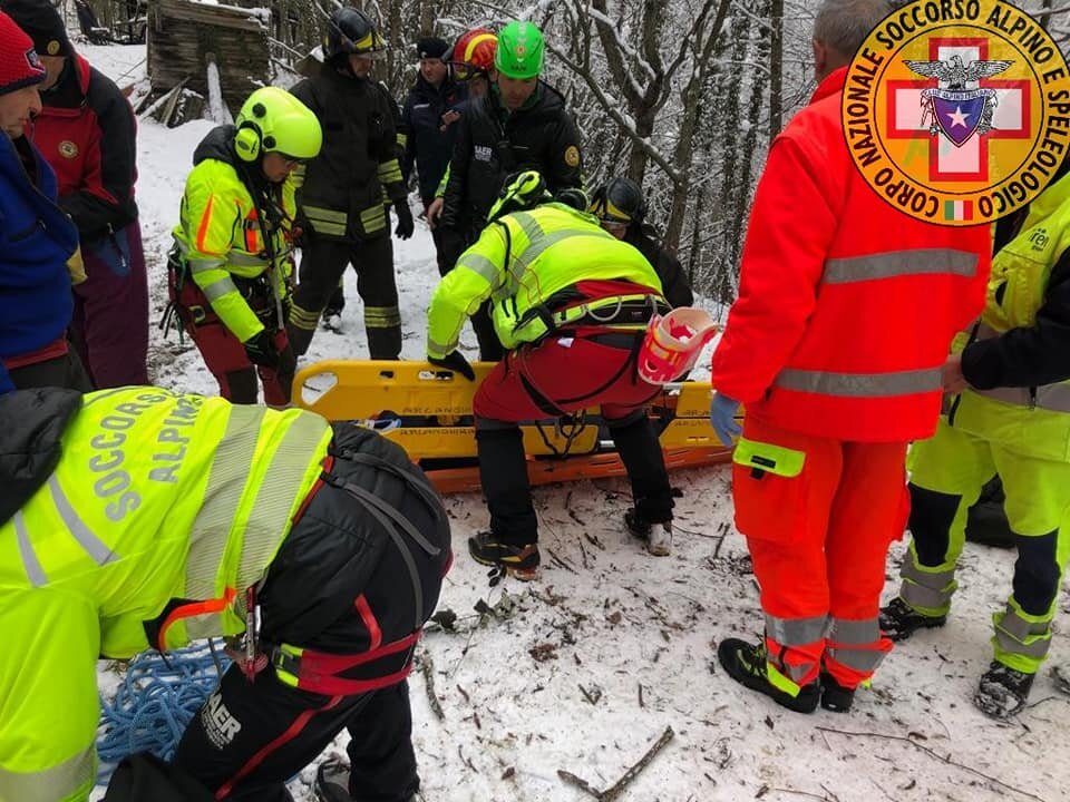 31 gennaio 2018. BALLONE (Corniglio -Pr). Auto esce di strada. Ferito il conducente