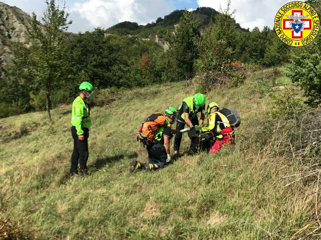 22 settembre 2020. Ville di Montecoronaro (FC). Cercatore di tartufi cade in una scarpata. Trasportato in elicottero all'Ospedale.