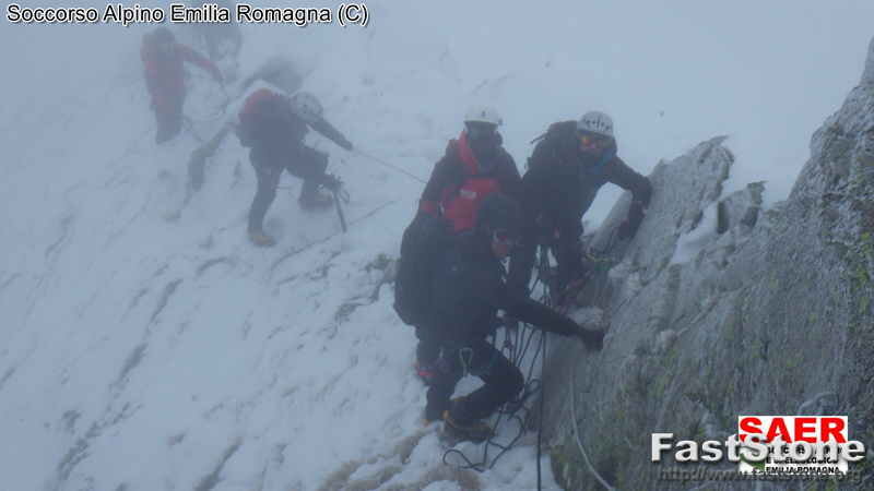 Ghiaccio in Appennino. Il Soccorso Alpino Emilia Romagna richiama i frequentatori della montagna alla massima attenzione.