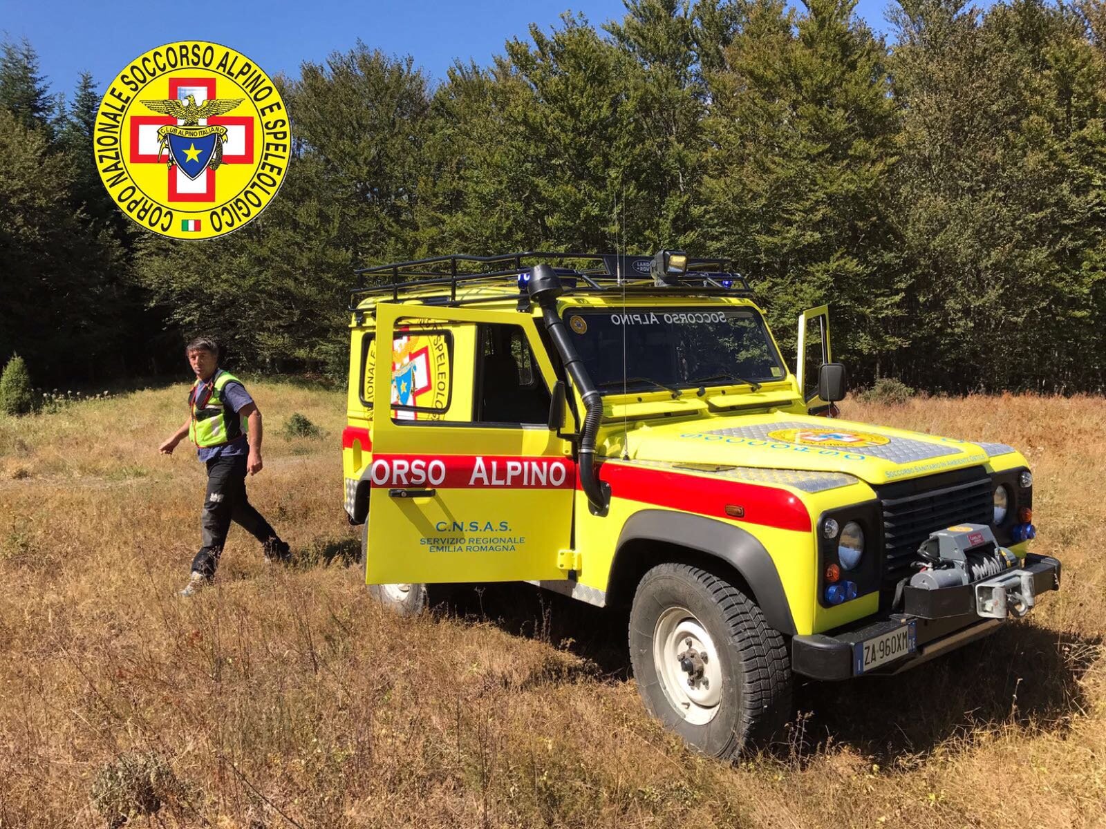 Pineta di Stracorrada (Villa Minozzo &ndash; RE). Biker cade causandosi traumi al torace ed all spalla. Raggiunto dal Soccorso Alpino e trasportato in elicottero a Reggio Emilia.