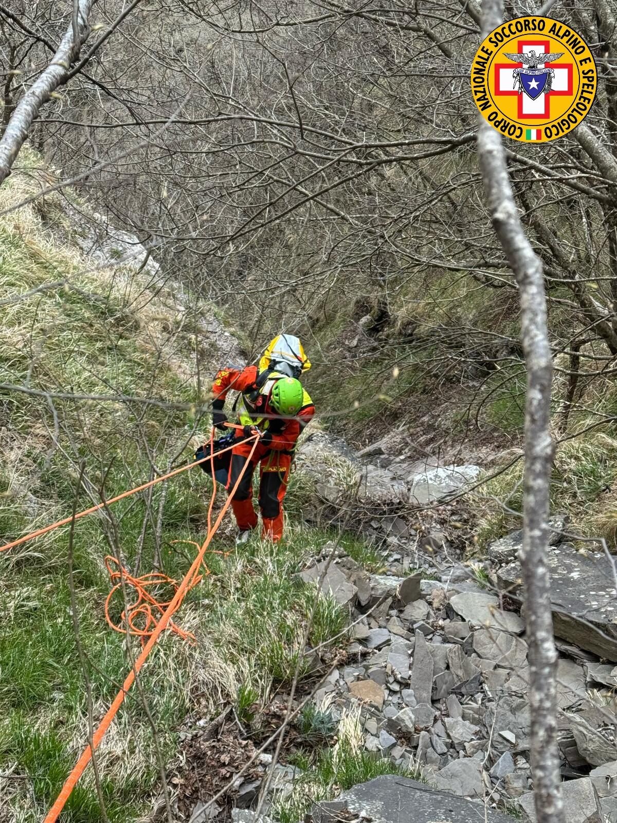 20 aprile 2025. C&agrave; Martinaccio (Santa Sofia - FC). Motociclista precipita in scarpata.