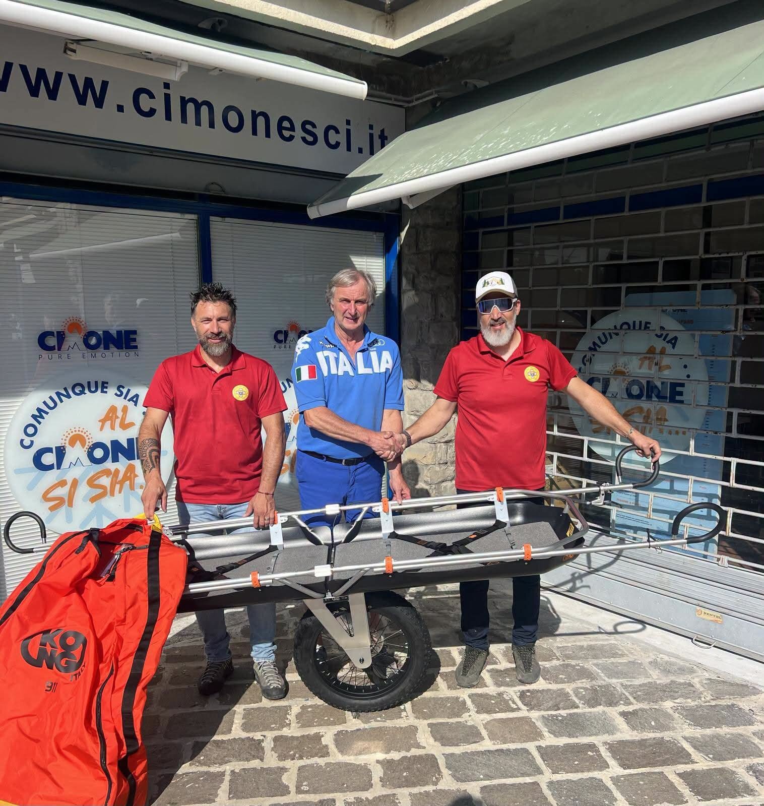 IL CIMONE INVESTE NELLA SICUREZZA: DONATA UNA NUOVA BARELLA AL SOCCORSO ALPINO