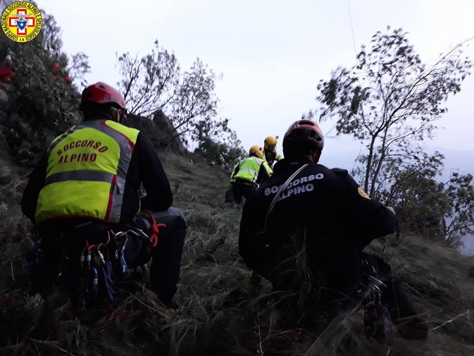 18 ottobre 2018. MAIOLO (Rimini). Climber cade durante arrampicata intervento dei tecnici del Soccorso Alpino.
