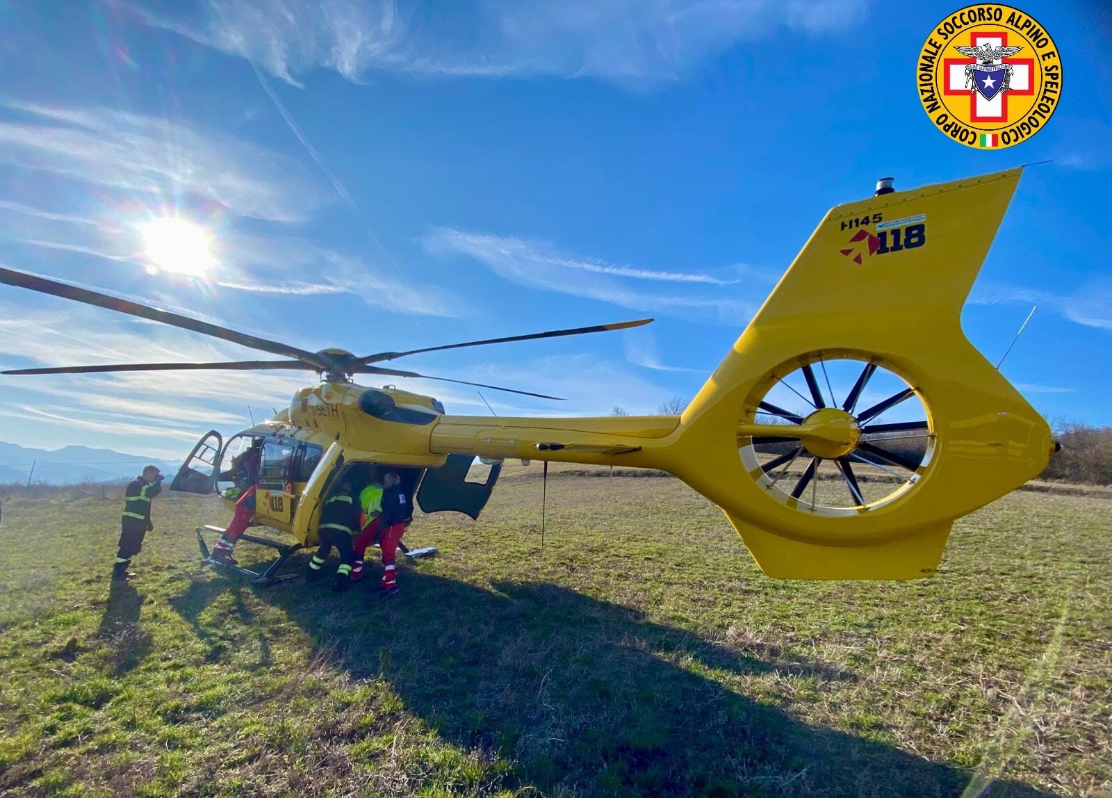 30 gennaio 2024. Cerreto di Baiso (RE). Soccorso agricoltore sbalzato dal trattore.