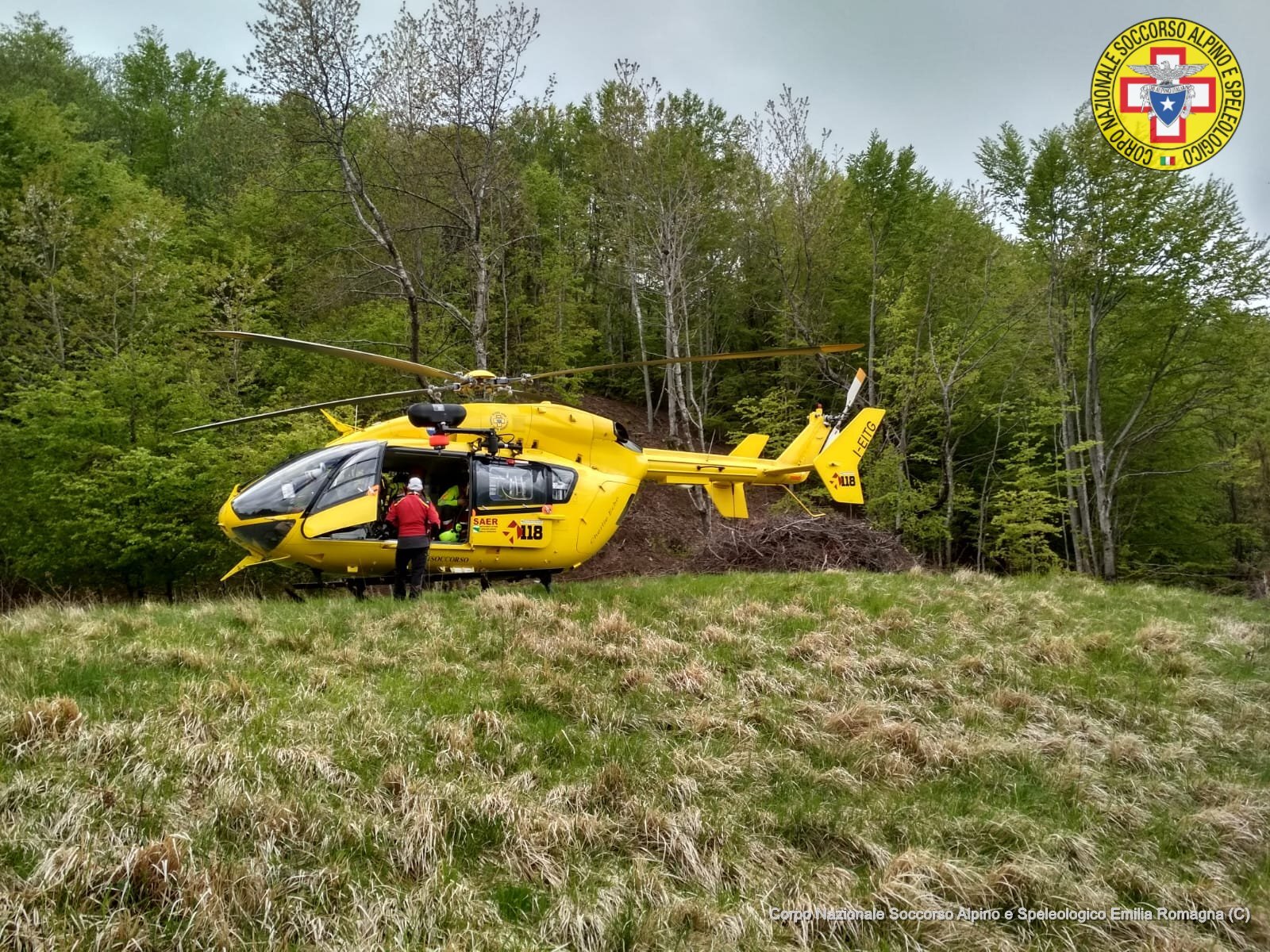 16 giugno 2019. Rio Maillo (Vetto -Re) Sedicenne cade lungo il greto di un torrente. Recuperato dal Soccorso Alpino.